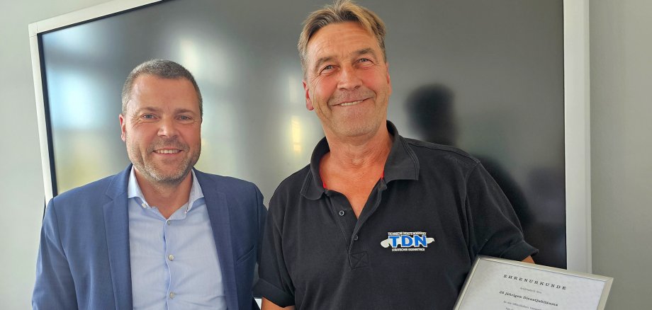 Das Bild zeigt Bürgermeister Frank Ulrichs und Andreas Diren-Sieberns