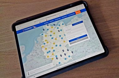 Das Bild zeigt ein Tablet mit der Seite des Fundbüros